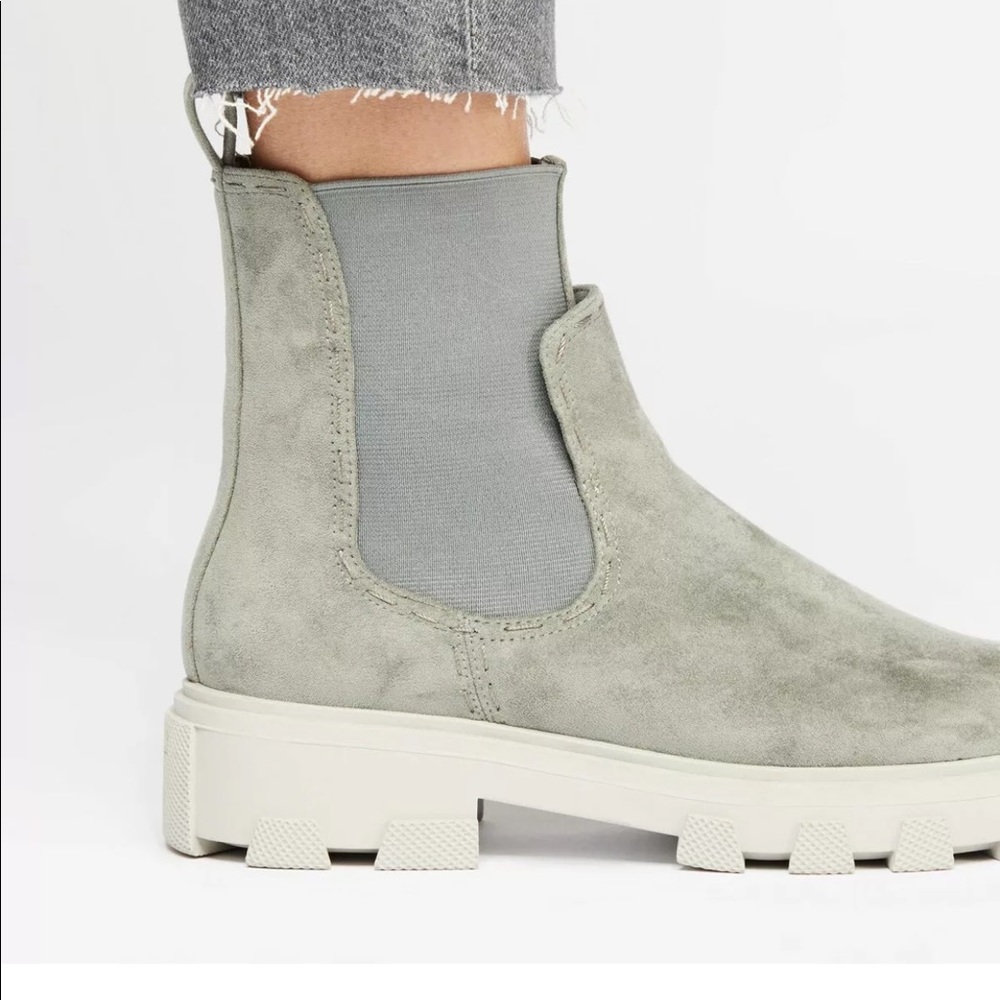 Free people vegan Chelsea boots size 8